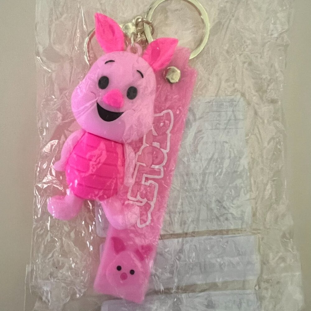 DISNEY Piglet Keychain Key Fob (BRAND-NEW &‎ SO ADORABLE!) - Picture 2 of 2